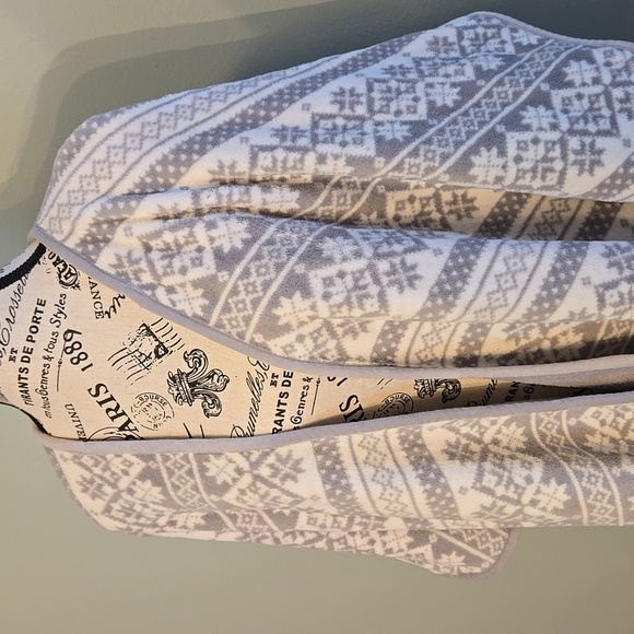 Cozy Gray Patterned Vest - Picture 2 of 6